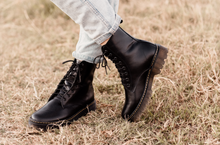 Cargar imagen en el visor de la galería, Combat Boots Negro