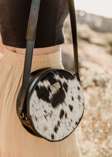 Cargar imagen en el visor de la galería, CROSSBODY CIRCULAR COW