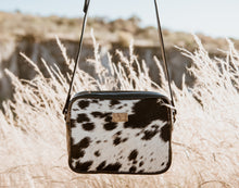 Load image into Gallery viewer, CROSSBODY RECTANGULAR COW