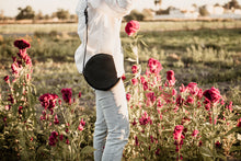 Load image into Gallery viewer, Crossbody Circular Negro